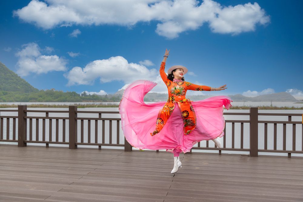 激情荡漾翩翩起舞的美女