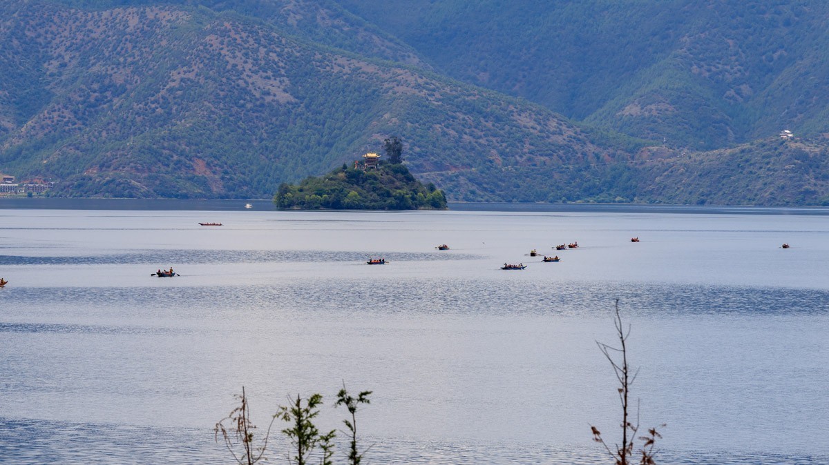 泸沽湖蹭拍美女