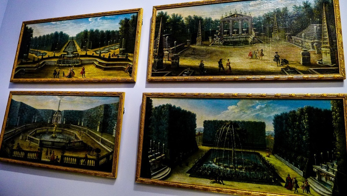 “法尔赛宫”留影--祝师友新年快乐！！！