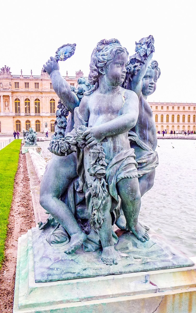 “法尔赛宫”留影--祝师友新年快乐！！！