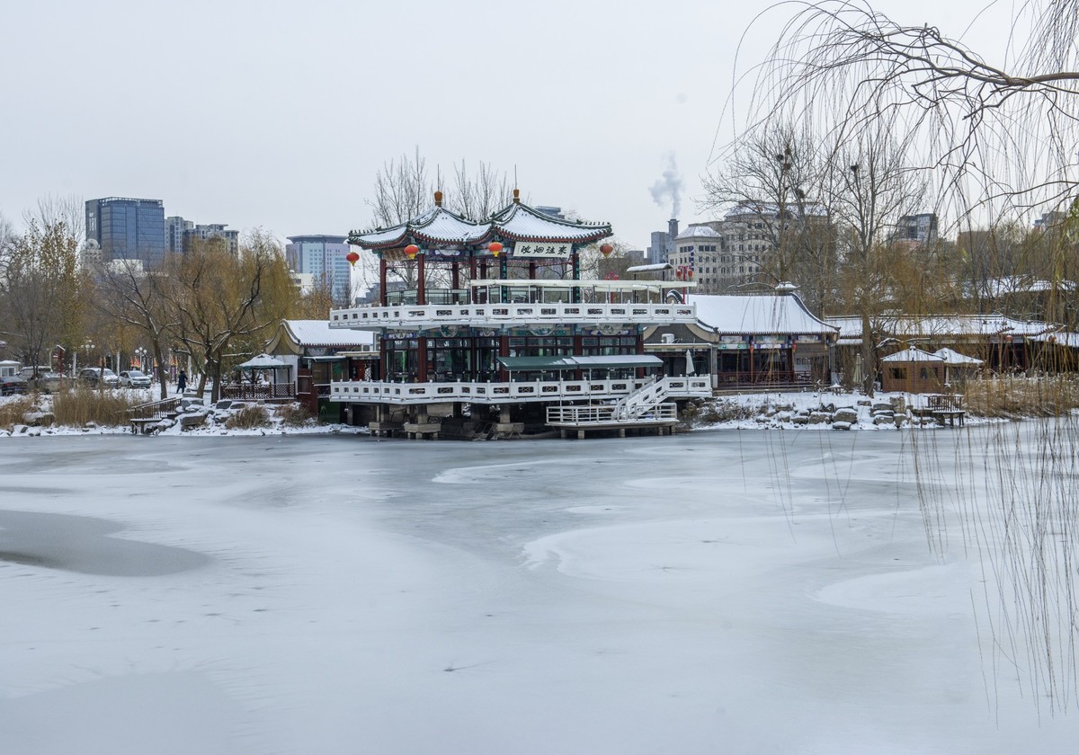 公园雪景