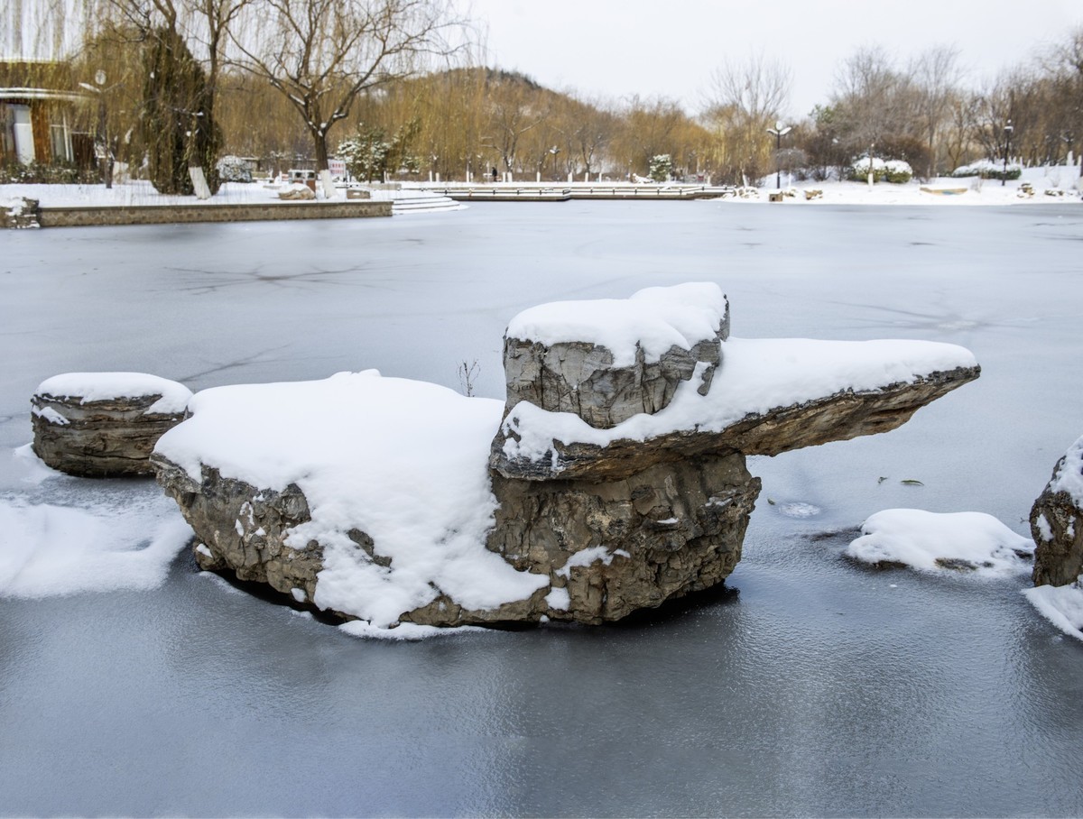 公园雪景