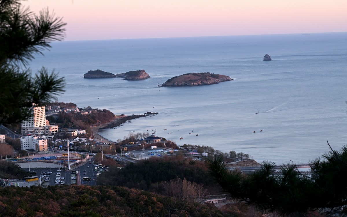 大连莲花山俯瞰星海湾大桥