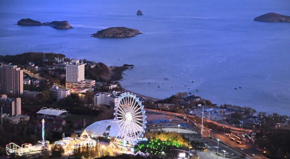 大连莲花山俯瞰星海湾大桥