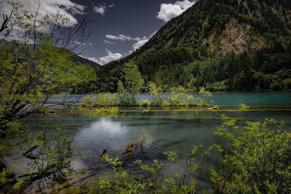 流光溢彩九寨沟