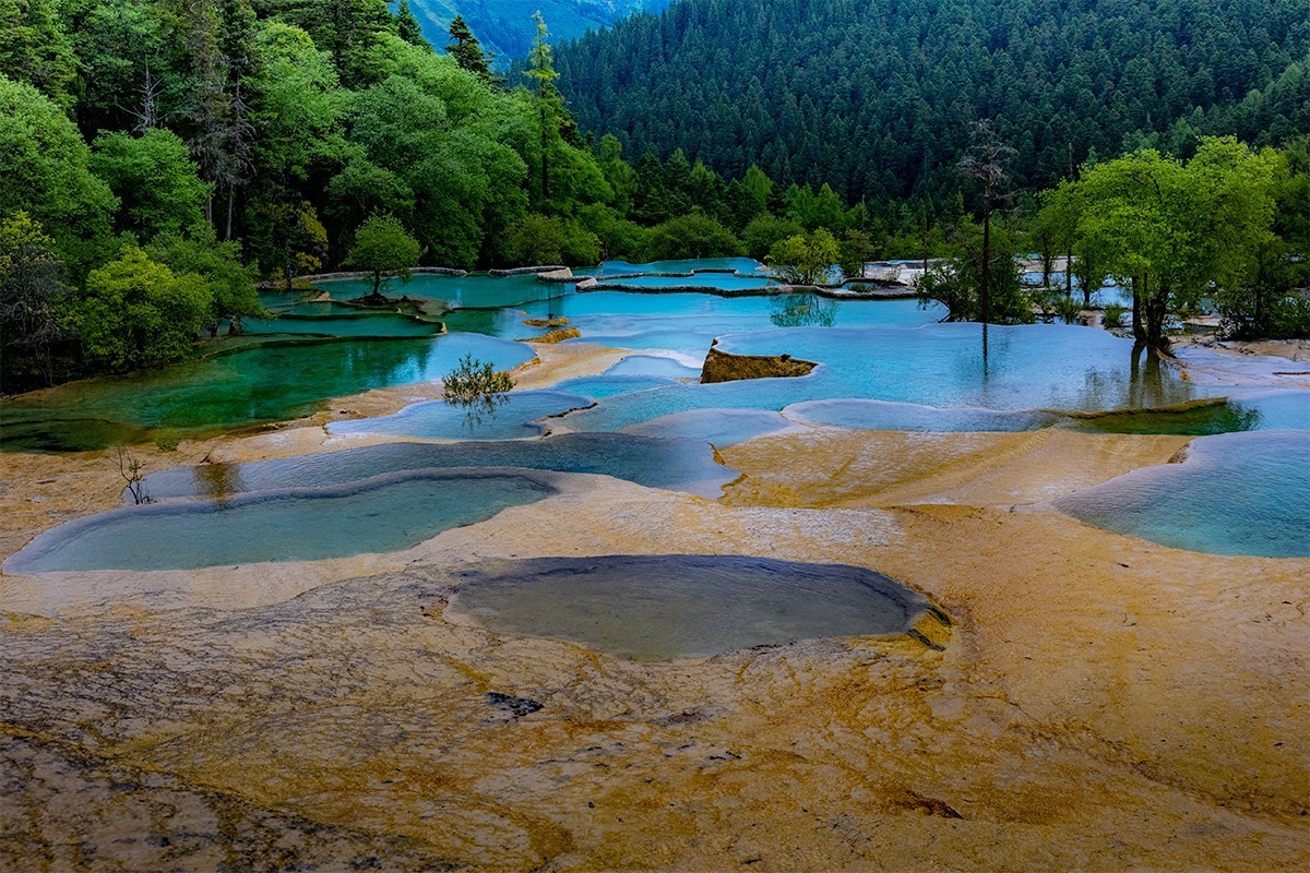 流光溢彩九寨沟