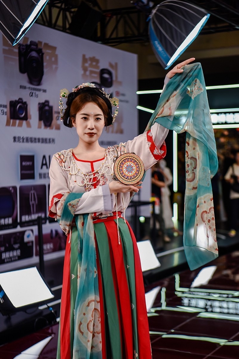 2025年第0381贴-展会人文纪实抓拍（0604）