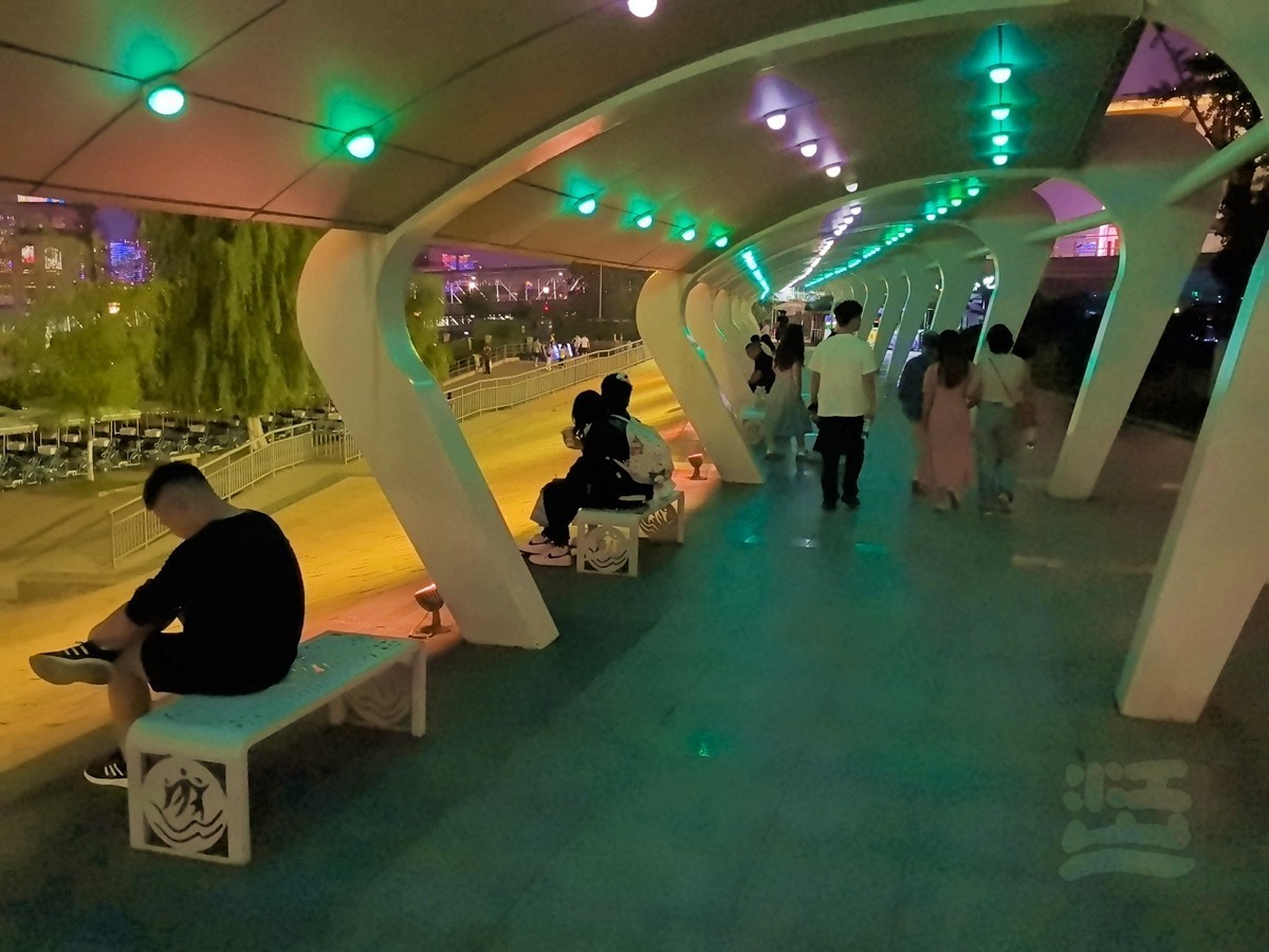 江畔黄昏2——武汉随笔