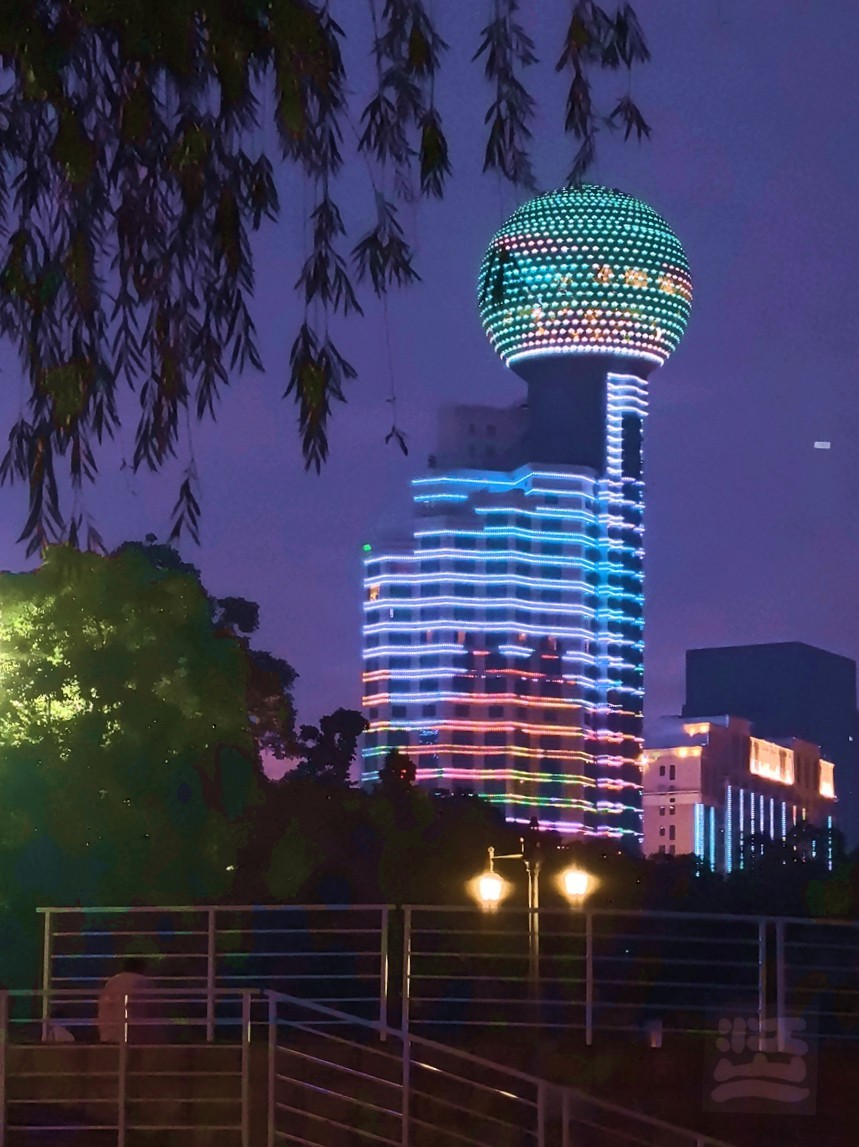 江畔黄昏2——武汉随笔