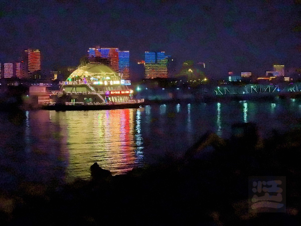 江畔黄昏2——武汉随笔