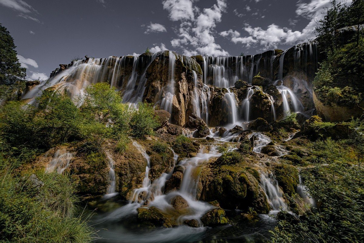 流光溢彩九寨沟