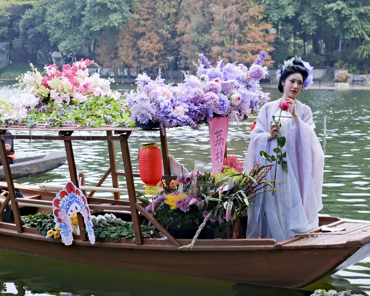 迎春水上花市（二）