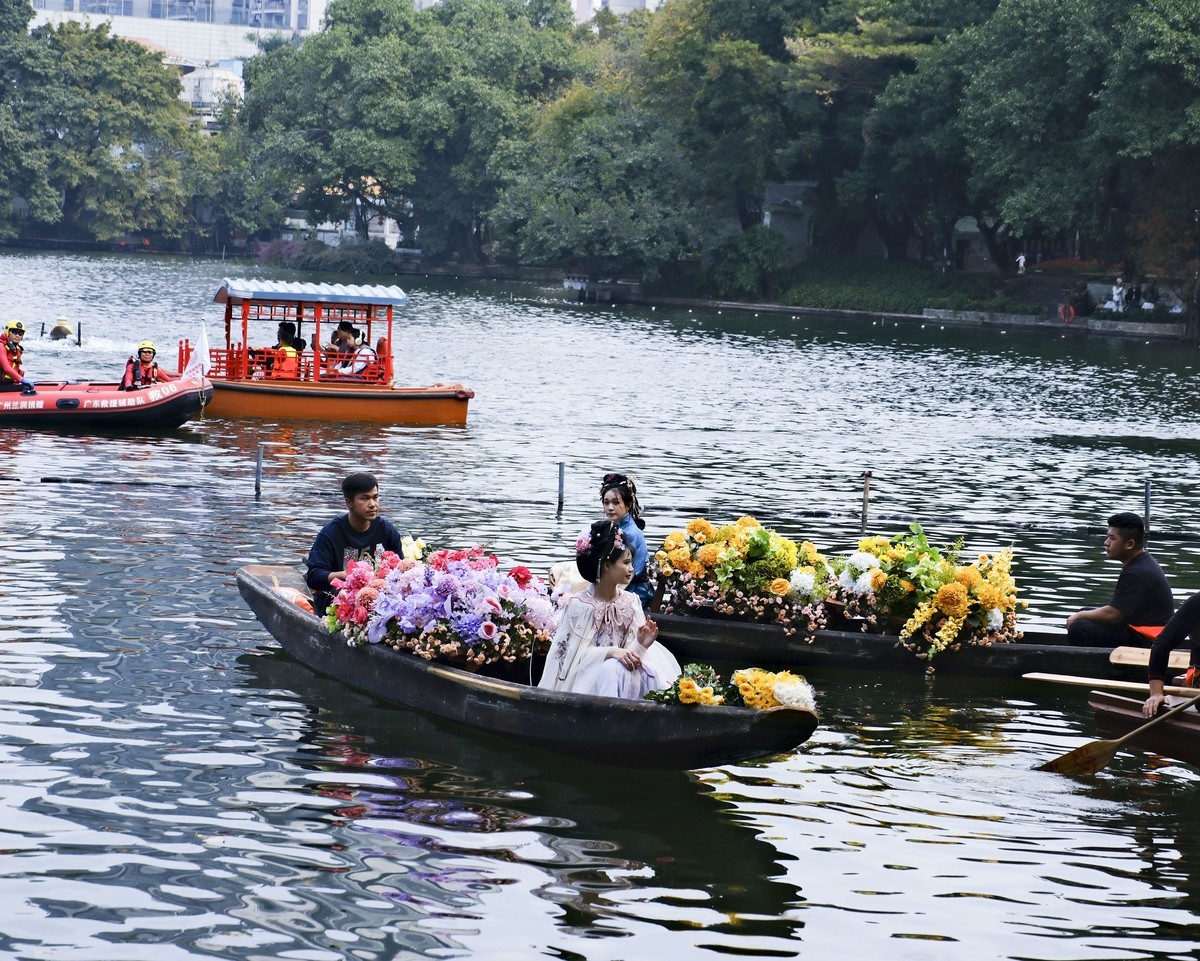 迎春水上花市（二）