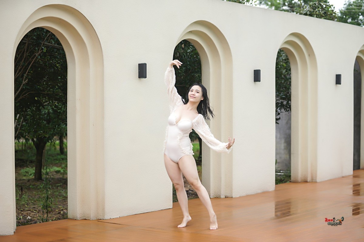 【新丰大风门泳装少女】---佳佳