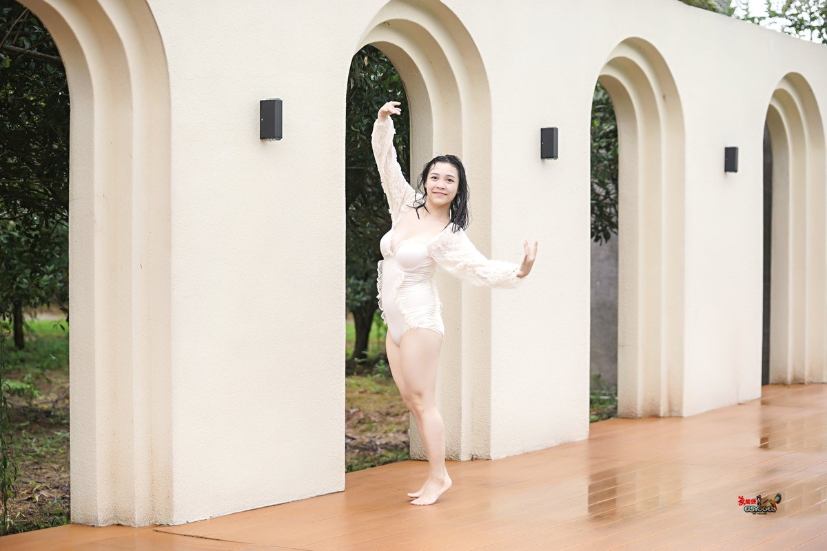 【新丰大风门泳装少女】---佳佳