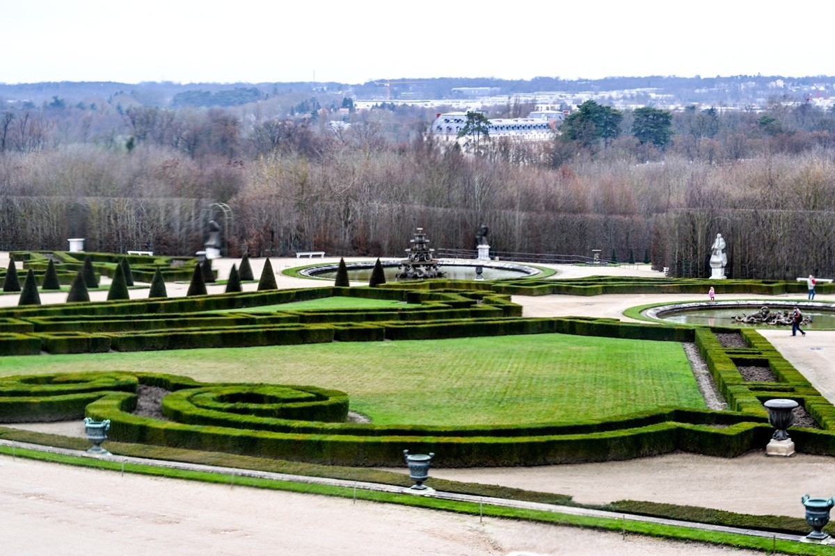 游览“法尔赛宫”