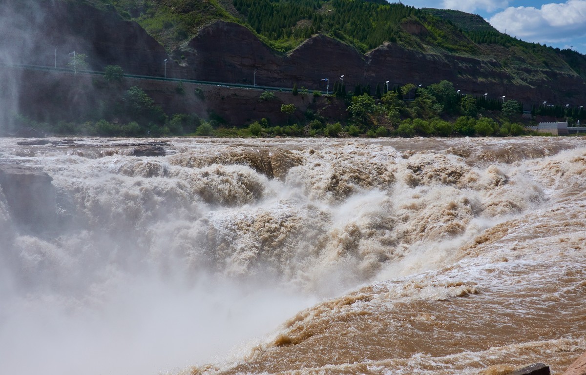 壶口瀑布--山西侧