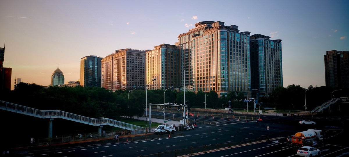 晨曦中的长安街