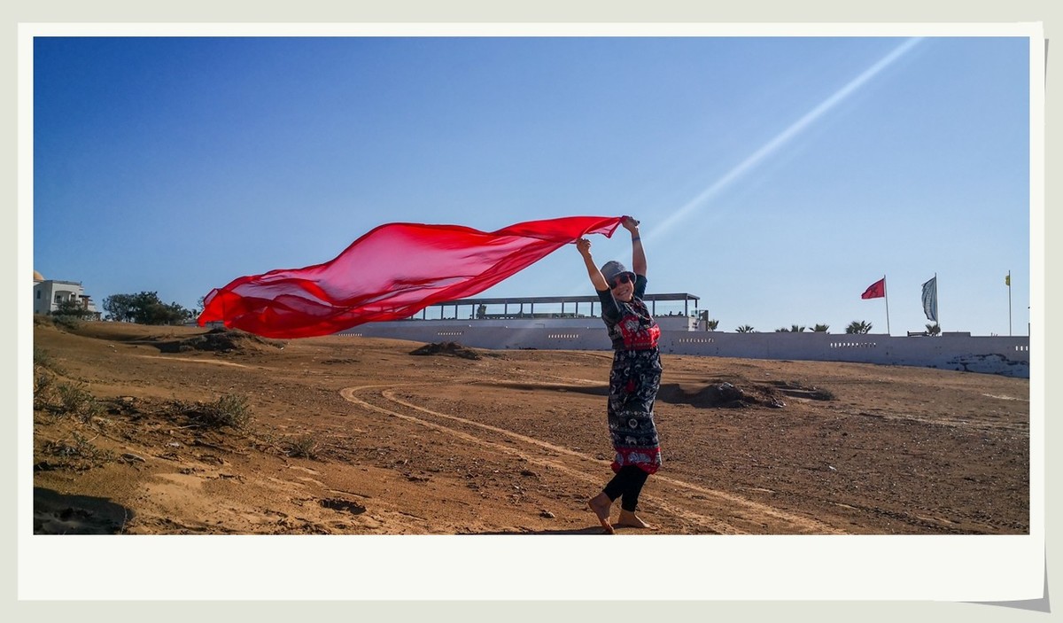 红舞在沙滩