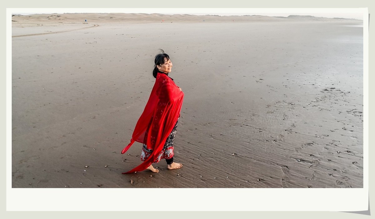 红舞在沙滩