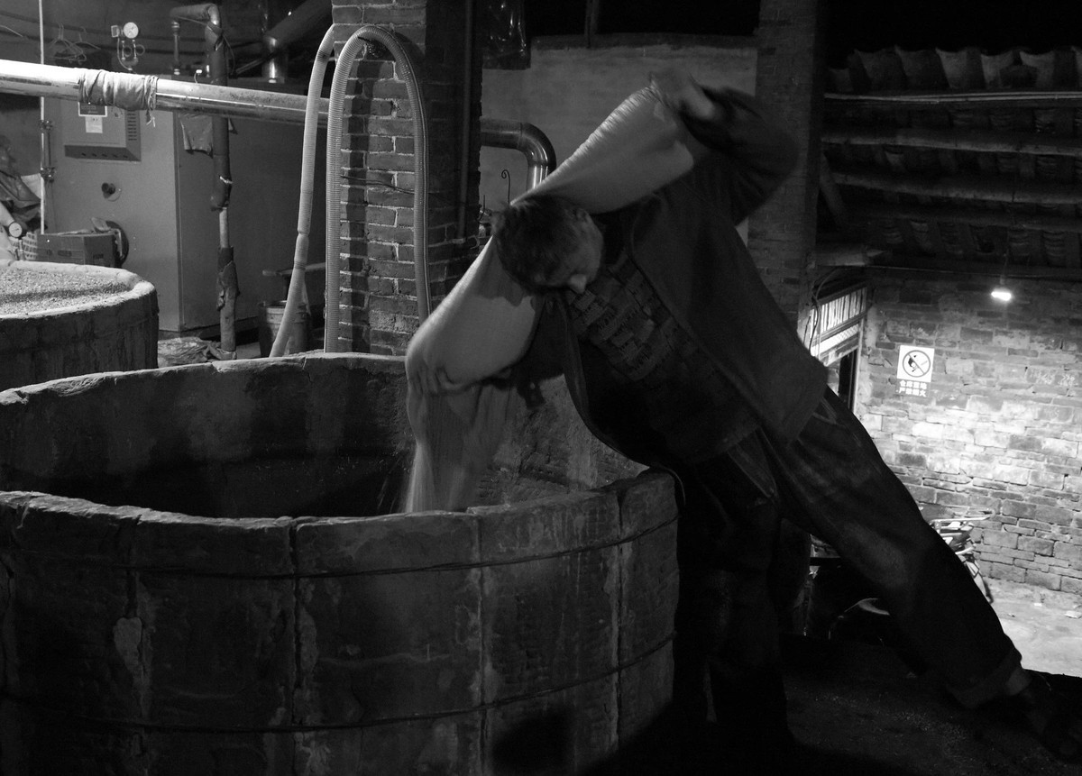 探秘宜宾老酒厂，近距离观看制酒工艺