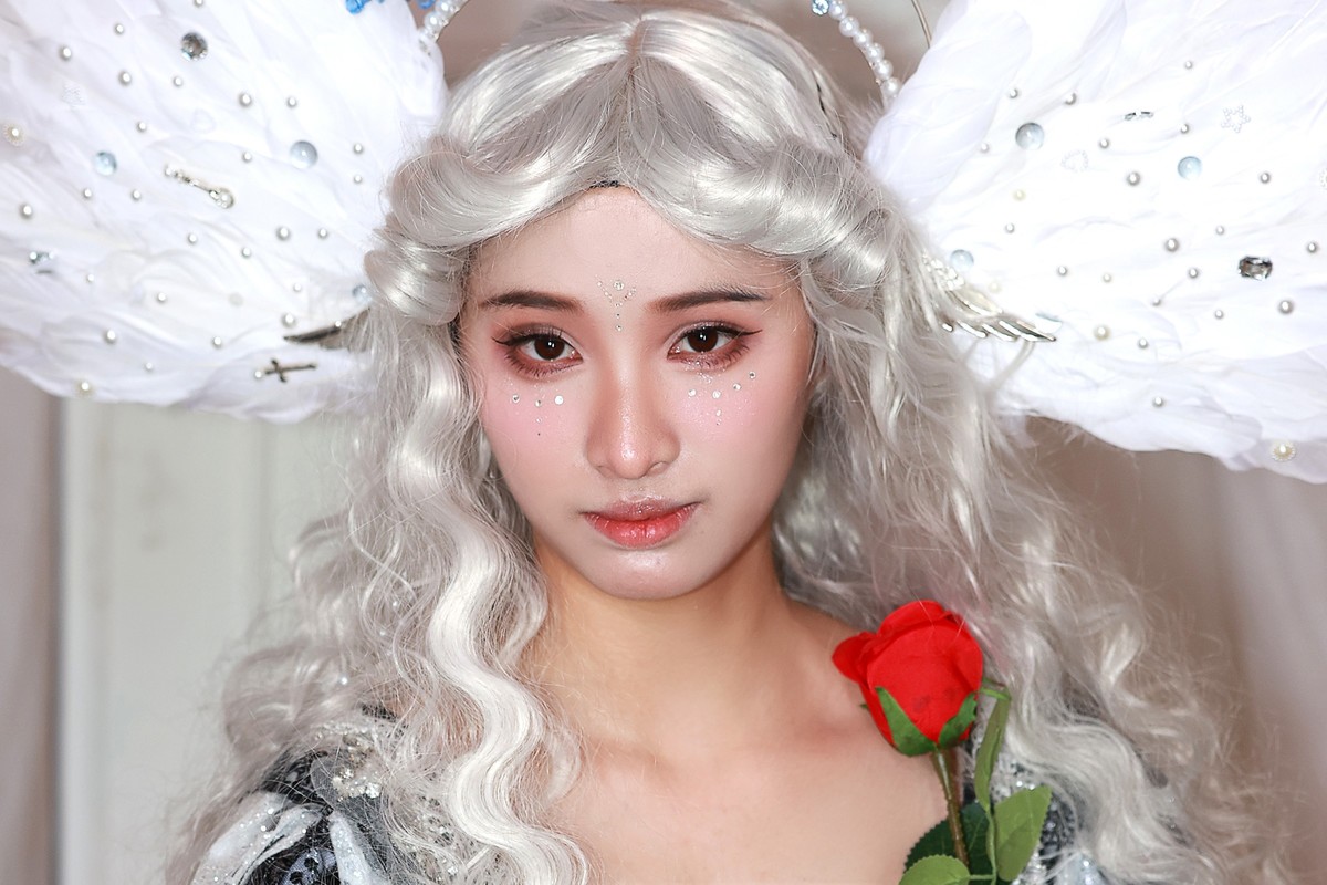 漂亮的角色扮演人像一组