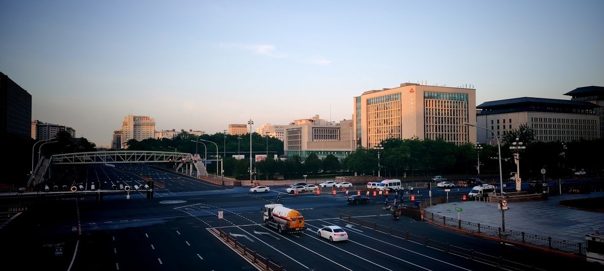 晨曦中的长安街