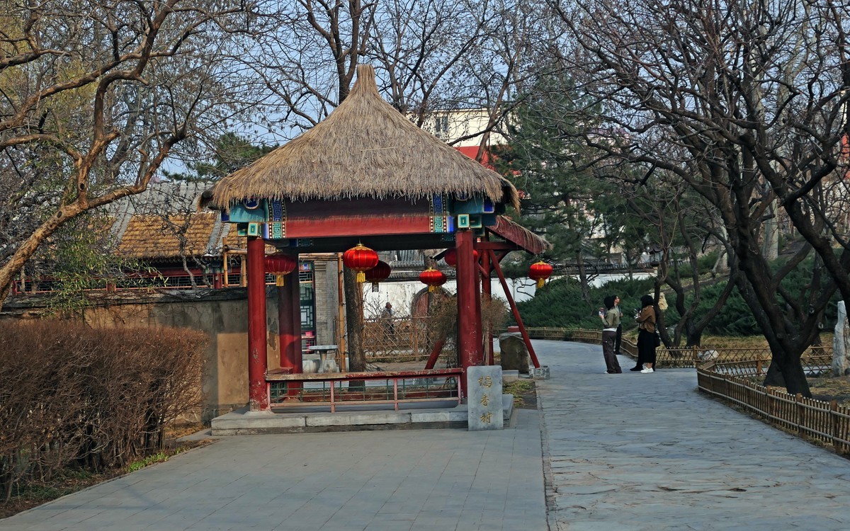 楼亭仍在无昔人，大观园美梦在否？