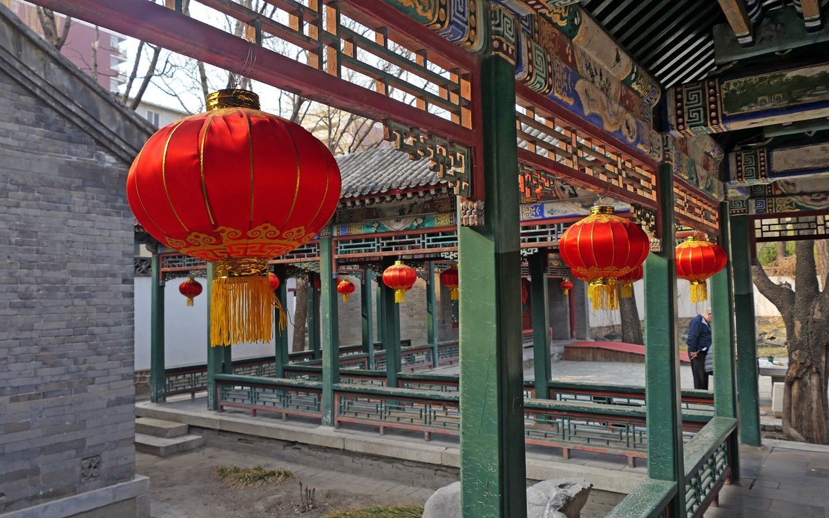 楼亭仍在无昔人，大观园美梦在否？