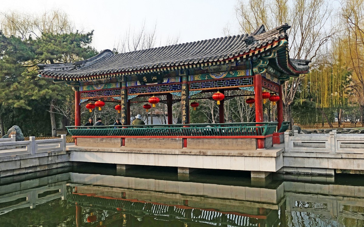 楼亭仍在无昔人，大观园美梦在否？