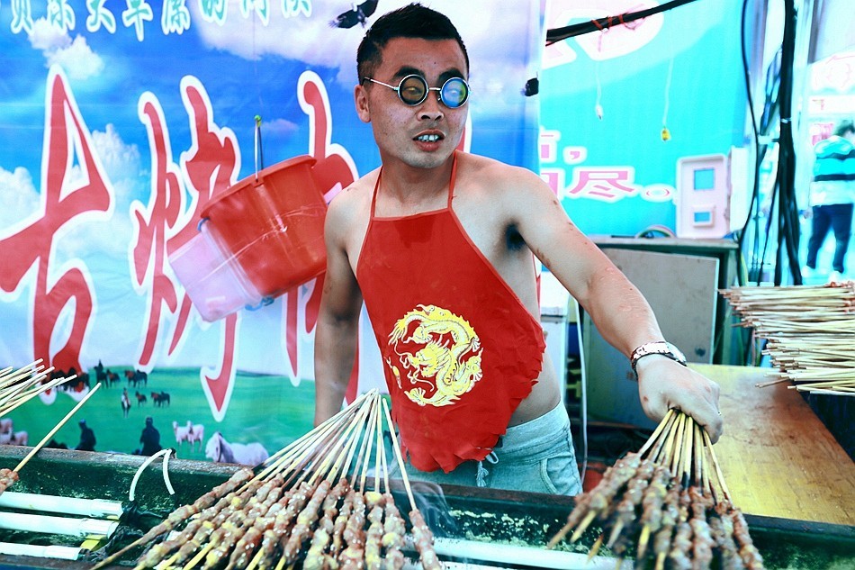 《不老松：纪实摄影》吃货展扫描：边唱边比划！ (2)