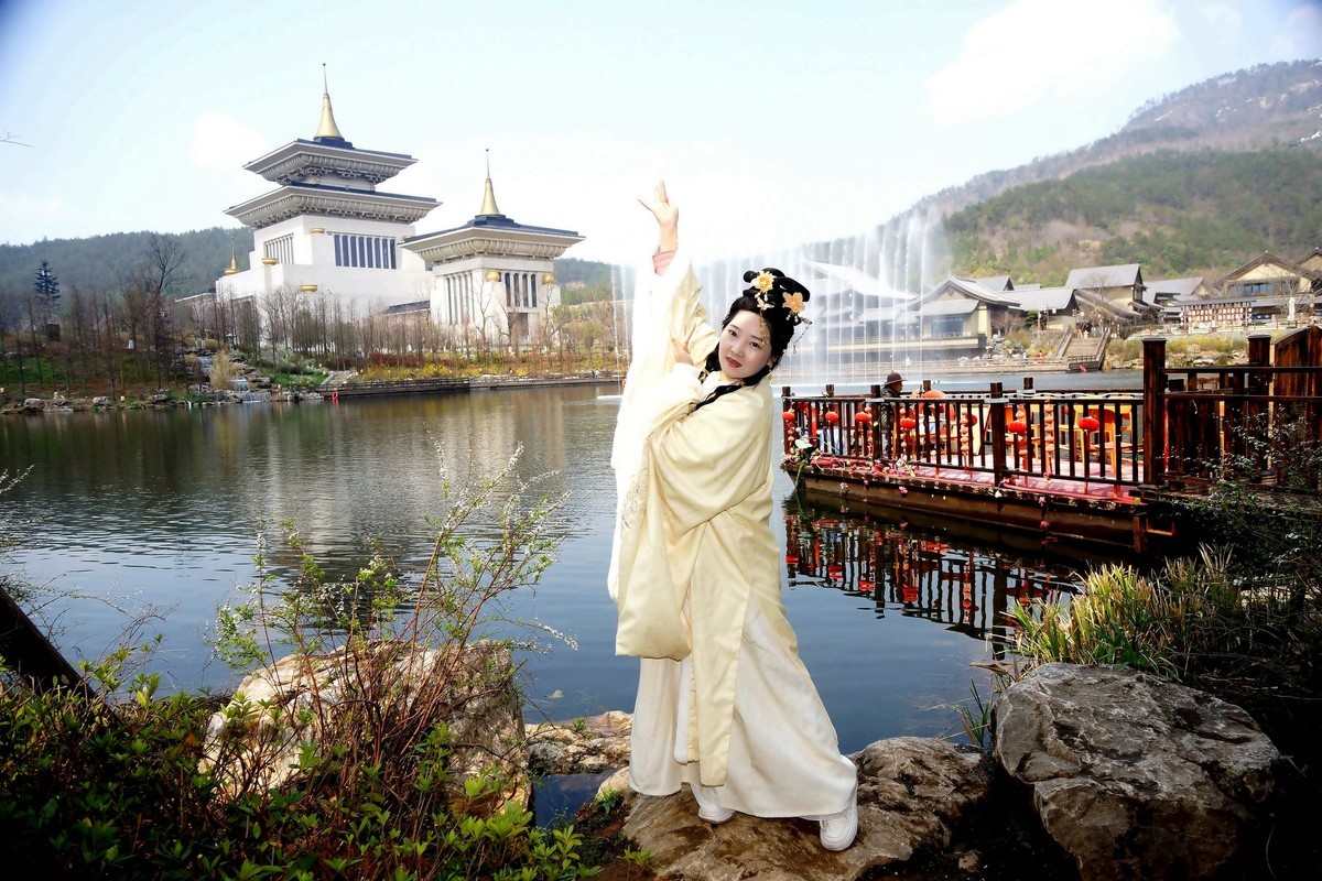 环境人像---黄梅问梅山庄的美女！