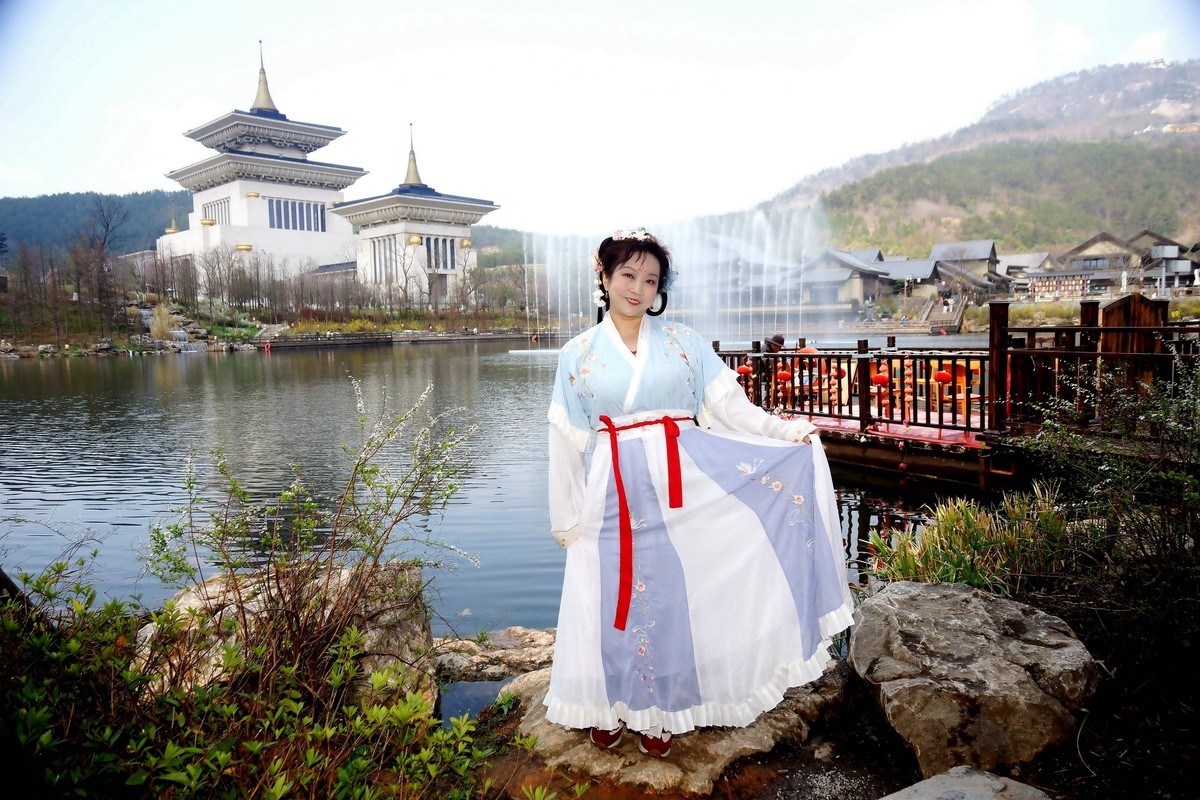 环境人像---黄梅问梅山庄的美女！