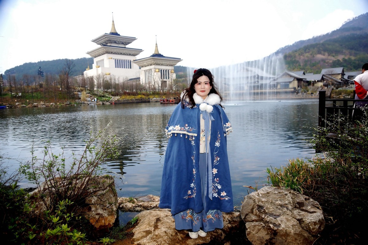 环境人像---黄梅问梅山庄的美女！