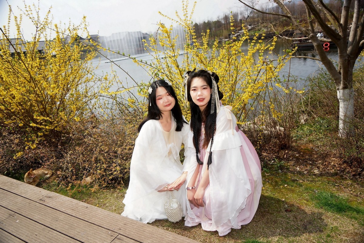 环境人像---黄梅问梅山庄的美女！