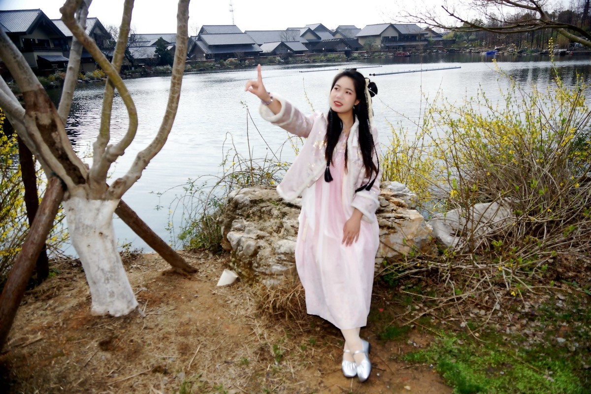 环境人像---黄梅问梅山庄的美女！