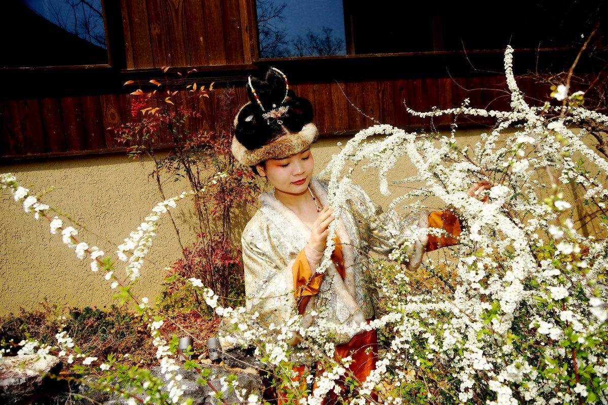 环境人像---黄梅问梅山庄的美女！