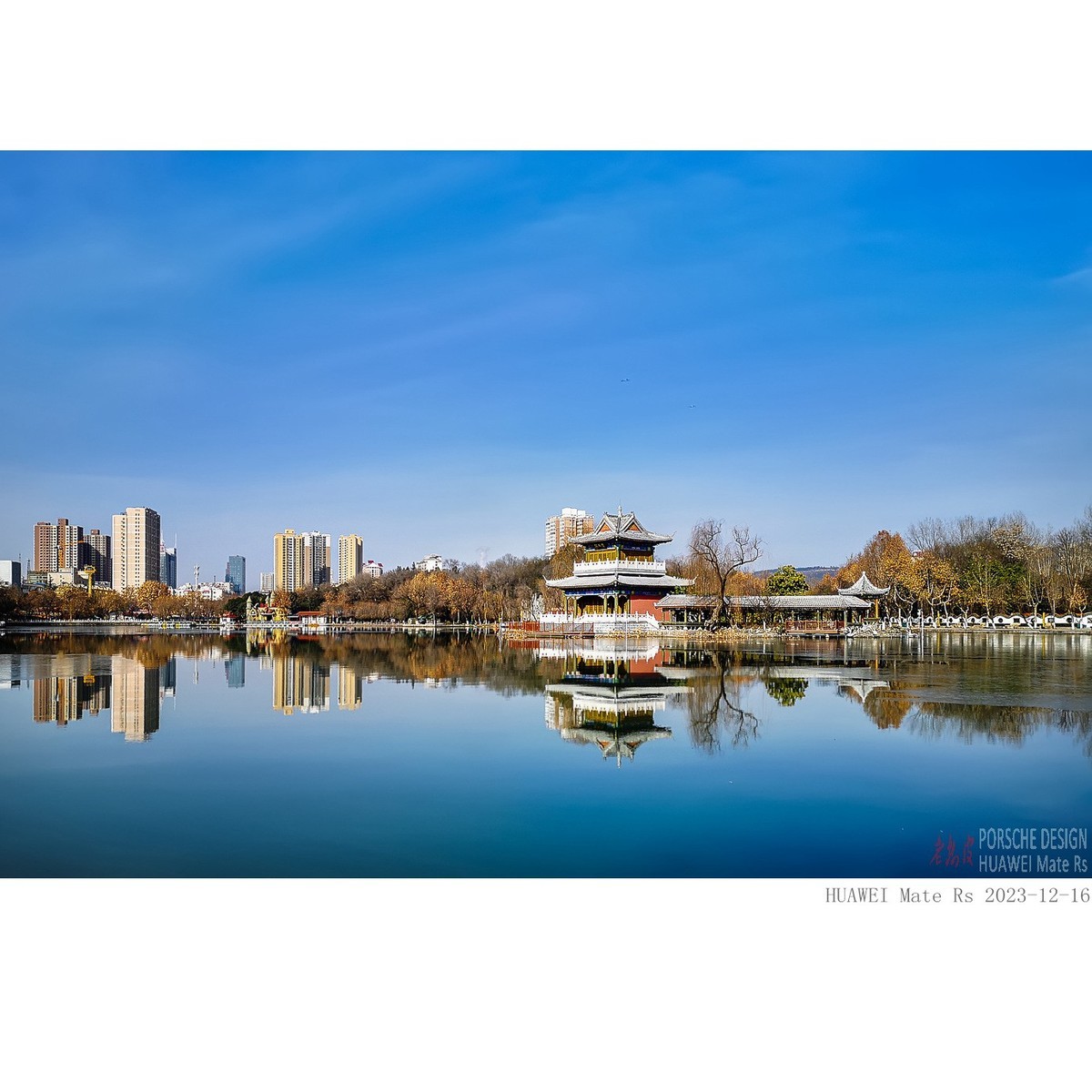 结冰的公园人工湖