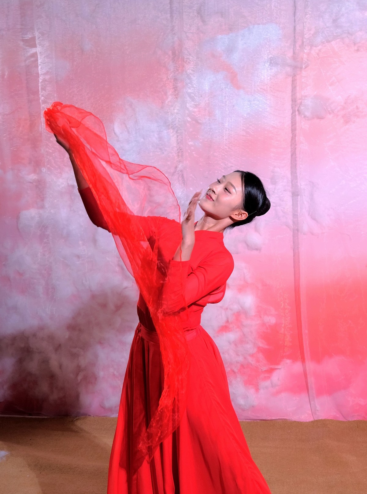 抓拍爱跳舞的女孩