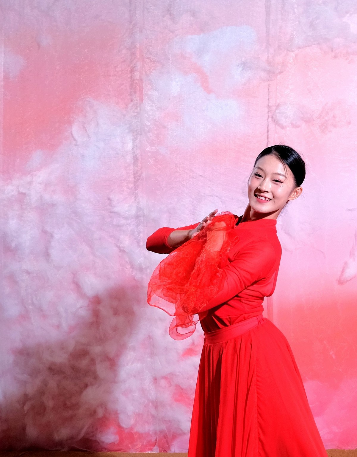 抓拍爱跳舞的女孩