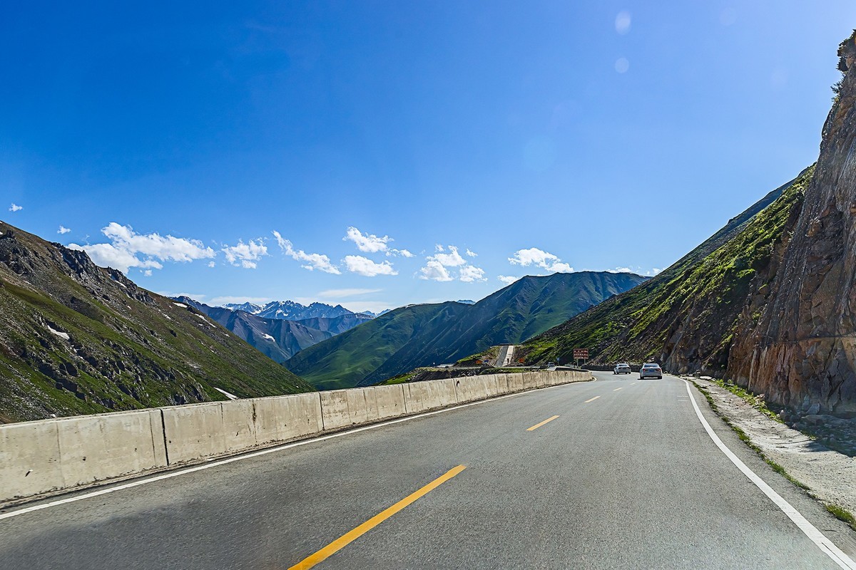 旅游记录 ：新疆 · 穿越独库公路 · 第一天· 风景在路上（5）