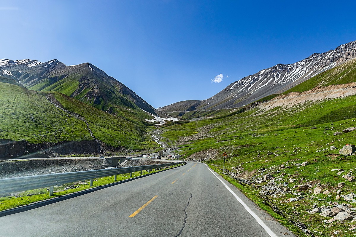 旅游记录 ：新疆 · 穿越独库公路 · 第一天· 风景在路上（5）