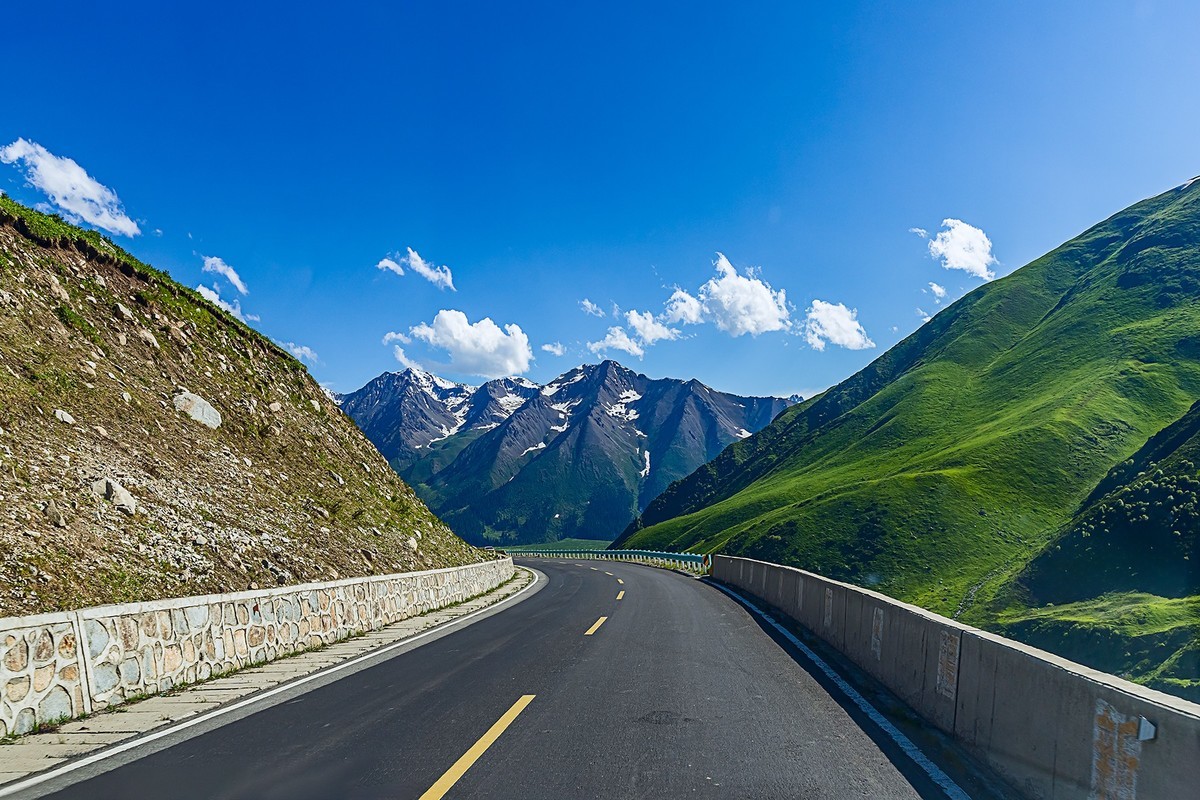 旅游记录 ：新疆 · 穿越独库公路 · 第一天· 风景在路上（5）