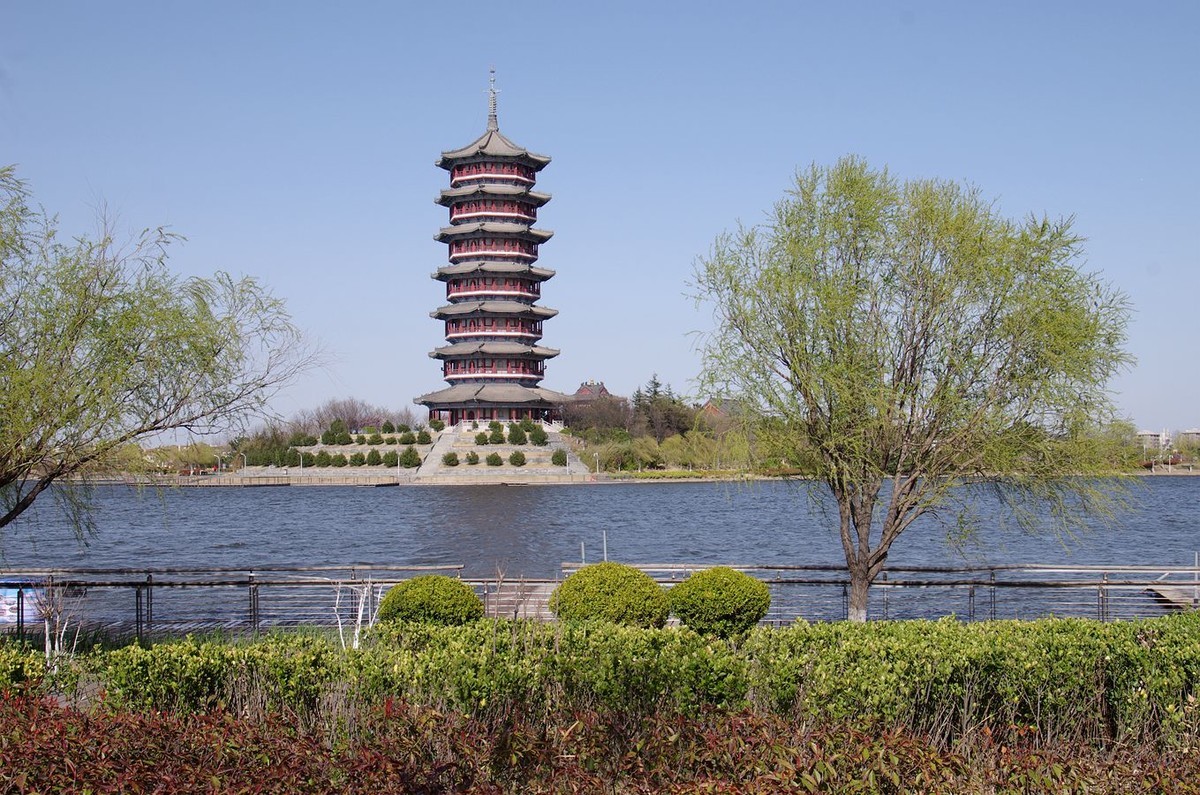 柳绿花红舞春风