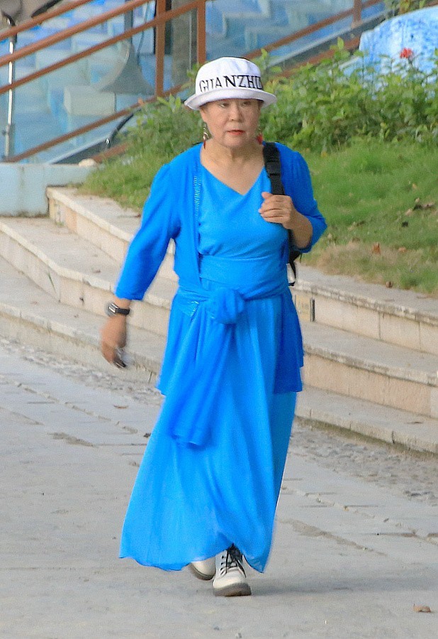 《不老松：忆海南游记》三亚天涯海角游览区游人！(07)