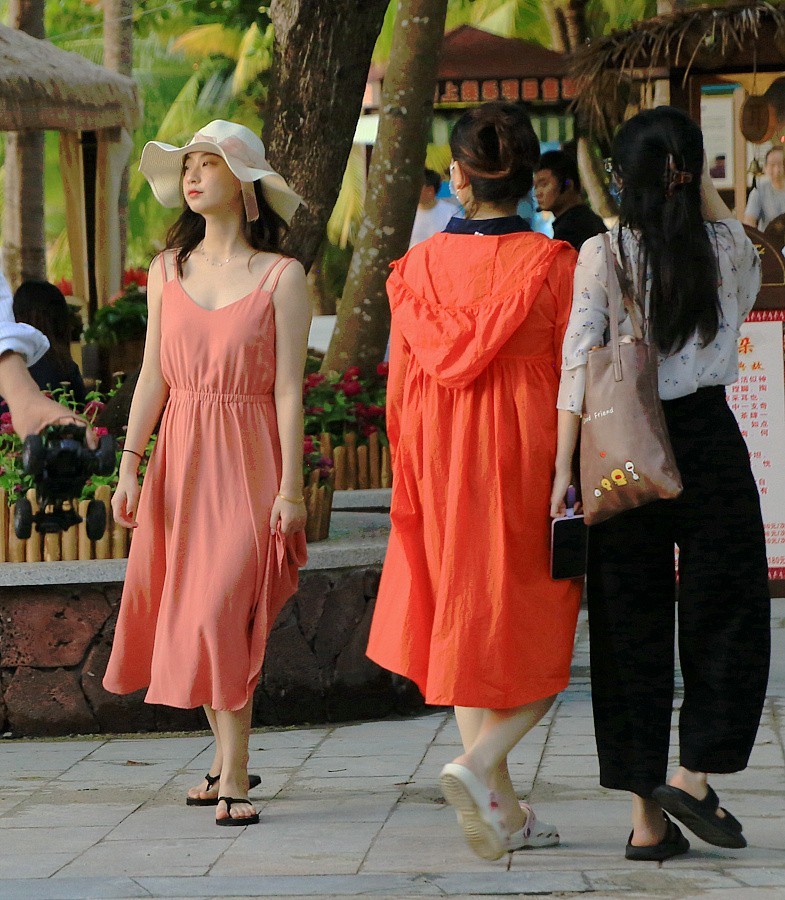 《不老松：忆海南游记》三亚天涯海角游览区游人！(07)