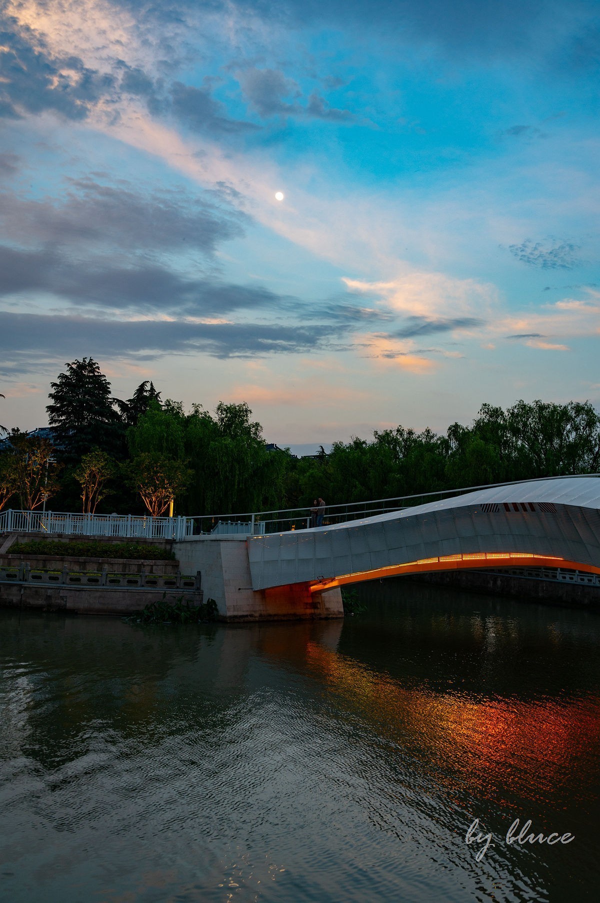 夜幕降临下的干河街（上）