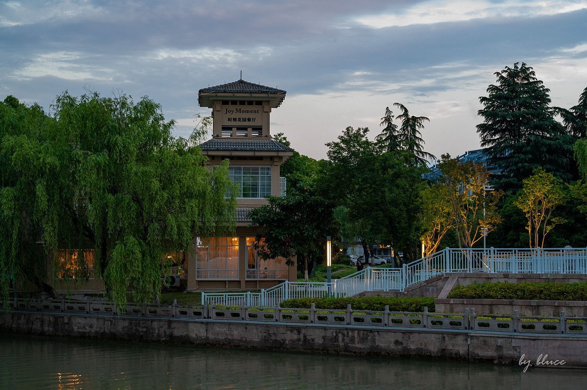 夜幕降临下的干河街（上）