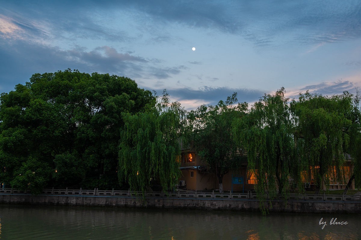 夜幕降临下的干河街（上）