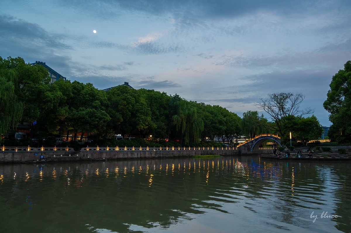 夜幕降临下的干河街（上）